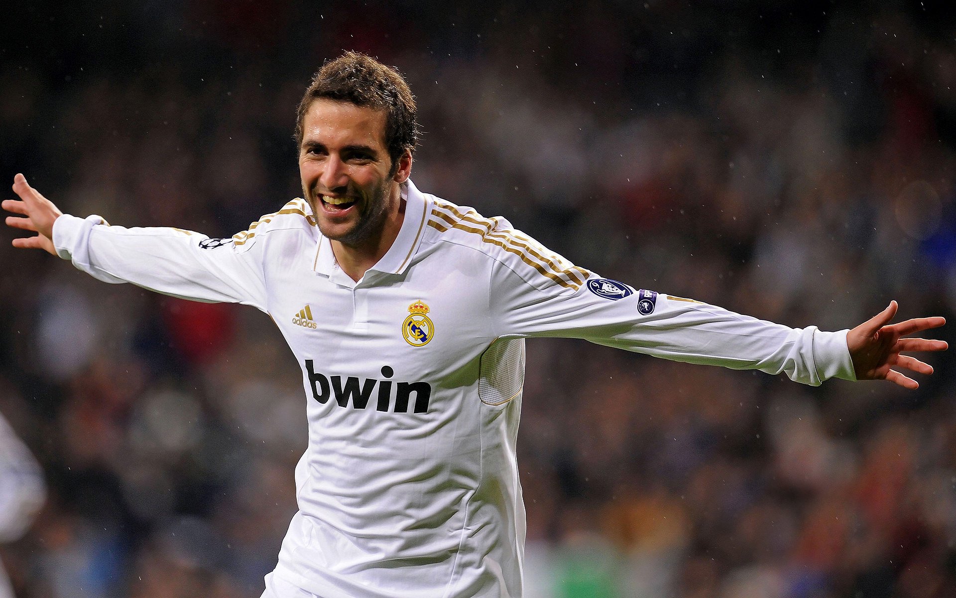 喀麦隆正面击溃摩纳哥，当关键先生孔德在嘘声中撕碎傲慢