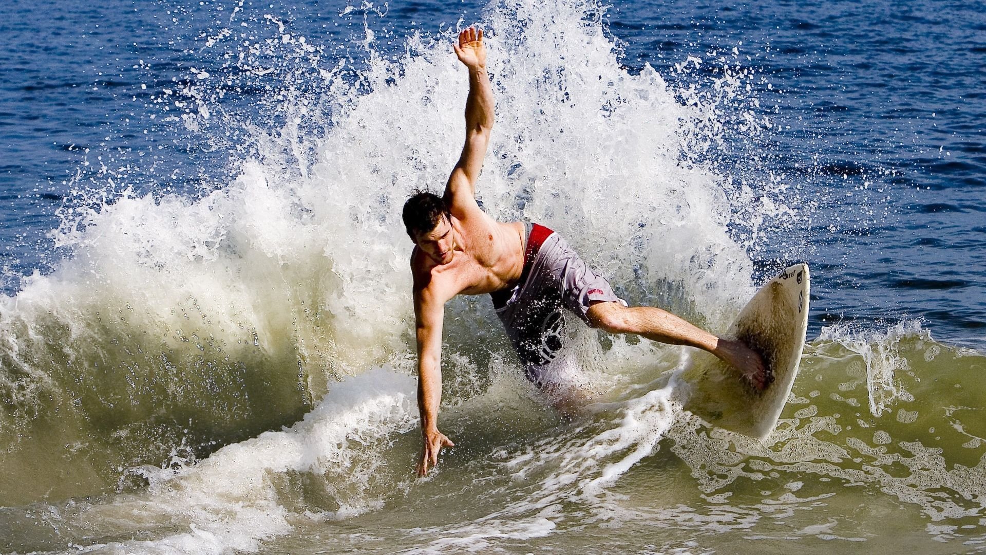 东决关键战焦点战，亚特兰大强势拿下冰岛，一场被制造的胜利与地缘隐喻